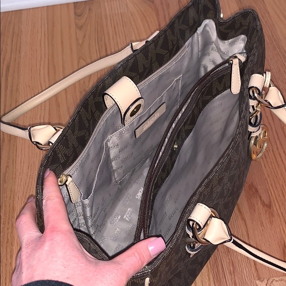 Michael Kors Monogram Bag - Picture 7 of 8